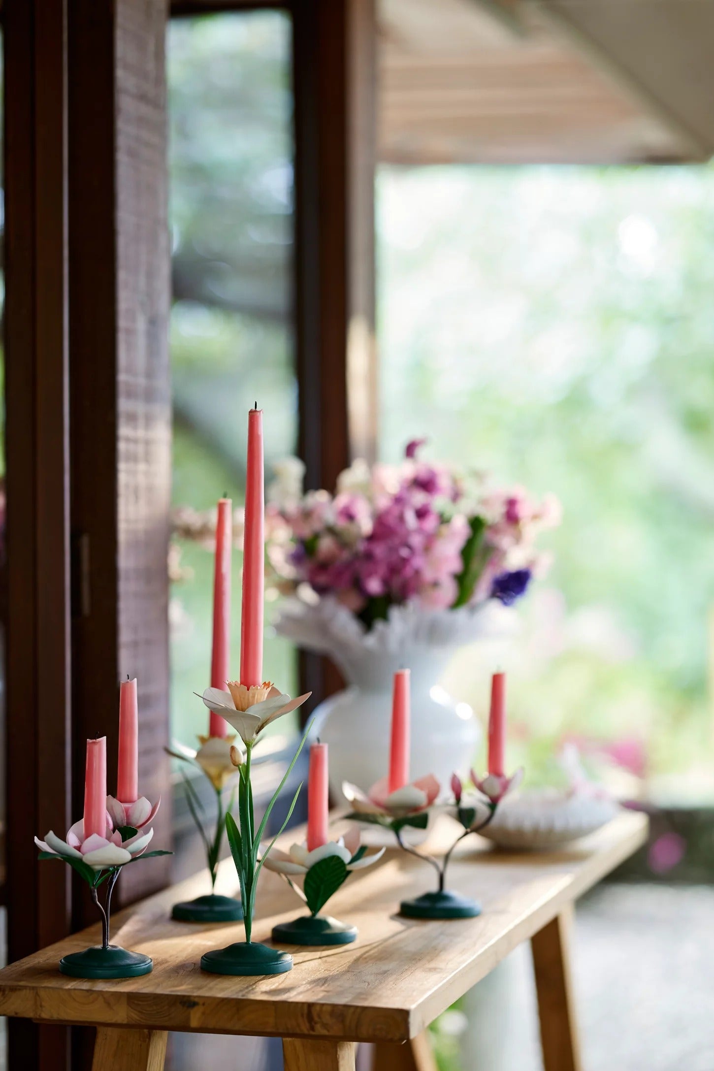 Bloom Flowers in theGardenHold